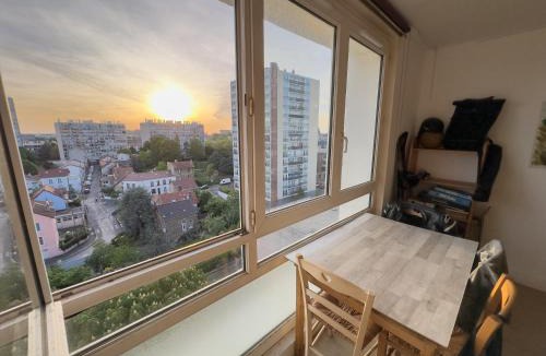 Villejuif House | King size BedRoom in a shared apartment 5 min from Metro 7 Paris Orly