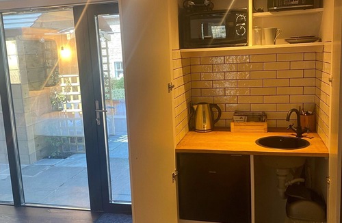 Clitheroe Apartment | King size bedroom with private bathroom