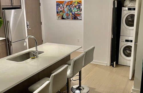 New Rochelle Condo | King size luxury condo New York view