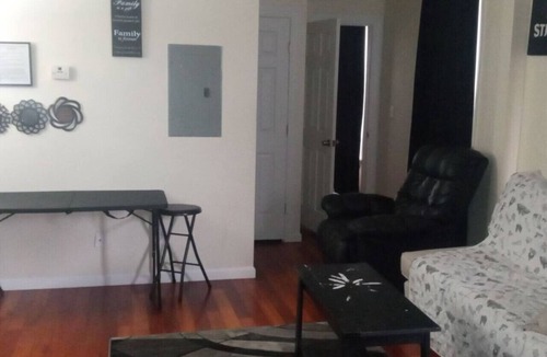 Niskayuna Apartment | king size one bed room