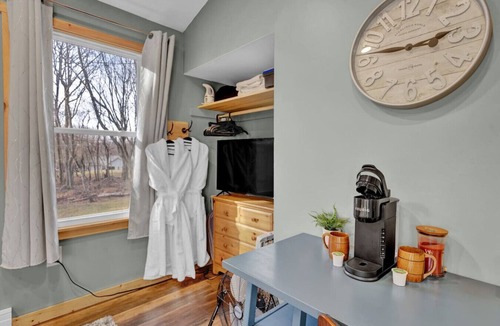 Briar Crest Woods Cabin | King Size - Romantic - Massage - Pet Friendly