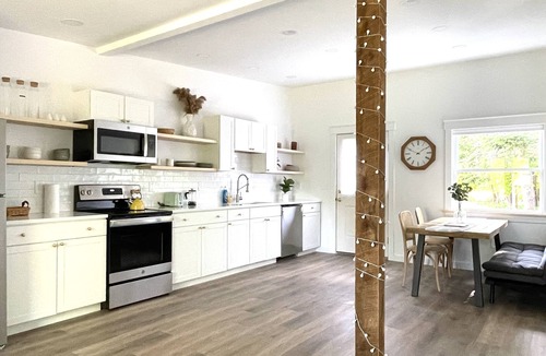 Topsham Apartment | King Size Sun Rise Midcoast Lovely Stay