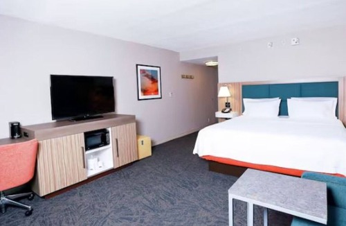Wesley Chapel Hotel | King Size With Sofa Bed | Work & Relax Space + Breakfast