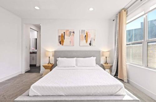 Old East Dallas House | King-Sized Comfort with Rooftop Skyline Views