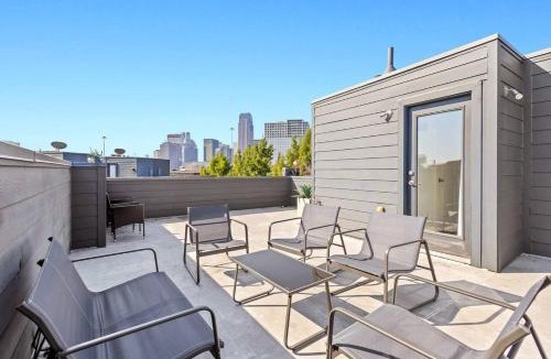 Old East Dallas House | King-Sized Comfort with Rooftop Skyline Views