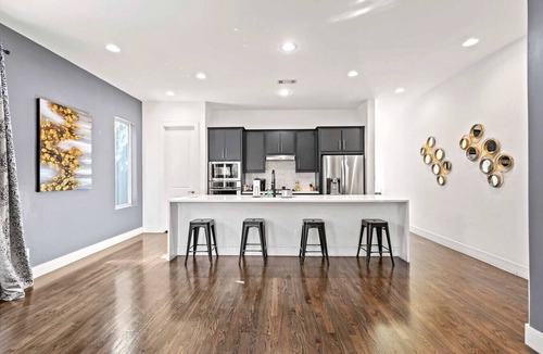 Old East Dallas Villa | King-Sized Comfort with Rooftop Skyline Views