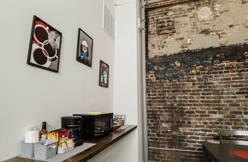 Lafayette Condo | King Sized - Heart of Downtown Lafayette