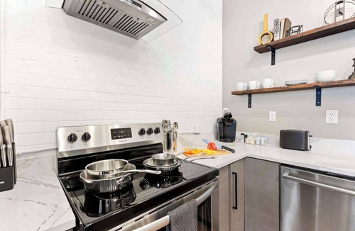Shelby Park Apartment | KING Sleep10 5Bed 4BR 2BA Swepson ICON 102