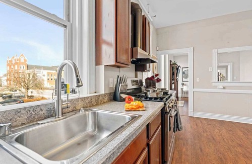 Shelby Park Apartment | KING Sleep8 4Bed 3BR 2BA Swepson Domestique 201