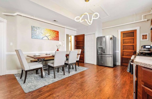 Shelby Park Apartment | KING Sleep8 4Bed 3BR 2BA Swepson Domestique 201