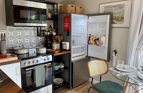 Lafayette Apartment | King Studio for Wedding Guests, Local Events, Family Visits & Work Stays