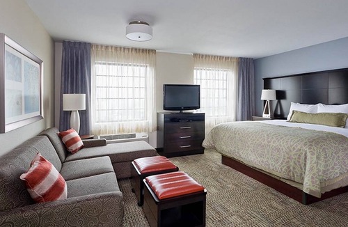 North Wales Apartment | King Studio | Free Breakfast, Pool & Hot Tub Access!