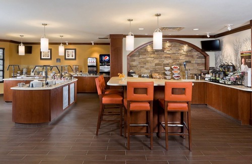 North Wales Apartment | King Studio | Free Breakfast, Pool & Hot Tub Access!