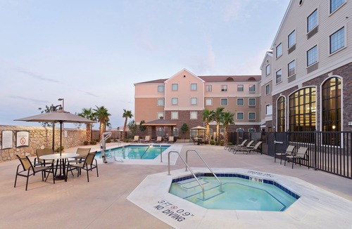 Biggs Field Apartment | King Studio | Free Breakfast Buffet. Pool & Hot Tub Access.