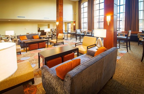 Northfield Apartment | King Studio. Free Breakfast Buffet. Pool & Gym Access.