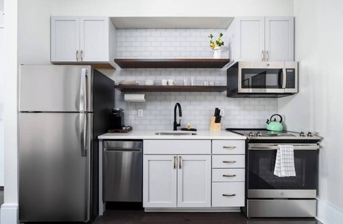 East Market District Apartment | King Studio, Lofted Twin, Hancock House Louisville