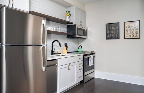 East Market District Apartment | King Studio, Lofted Twin, Hancock House Louisville