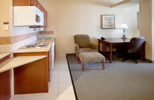 Laredo Apartment | King Studio Near LRD | Shared Hot Tub + Daily Free Breakfast