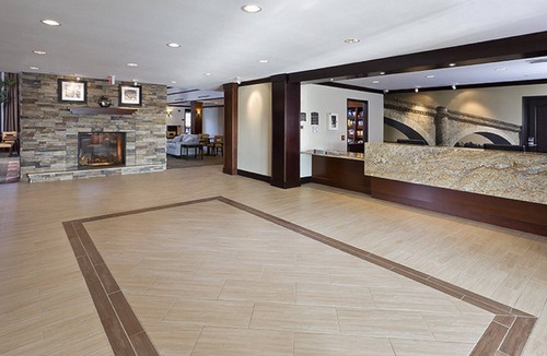 North Wales Apartment | King Studio | Pool & Whirlpool Access