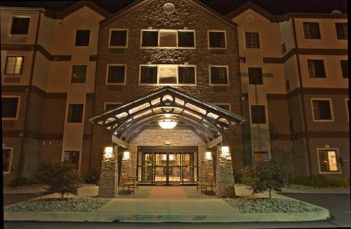 East Stroudsburg Apartment | King Studio Suite w/Kitchenette in Poconos