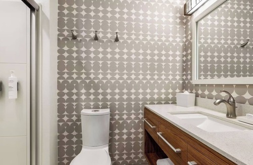 Queens Hotel | King Studio Suite w/a Bright Layout, Relaxing Ambience, & Comfortable Feel