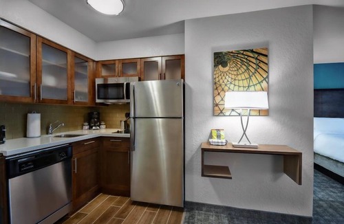 Holland Apartment | King Studio Suite w/Pool & Free Breakfast