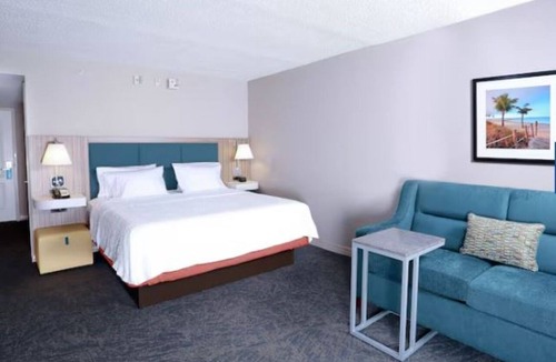 Wesley Chapel Hotel | King Study Suite w/Sofa Bed | Workspace + Fitness + Breakfast Included!