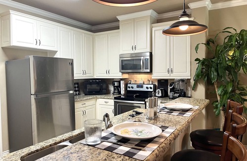 Harvey Hillsides Condo | KING SUITE. 2BR/2Bath. Sleeps 6