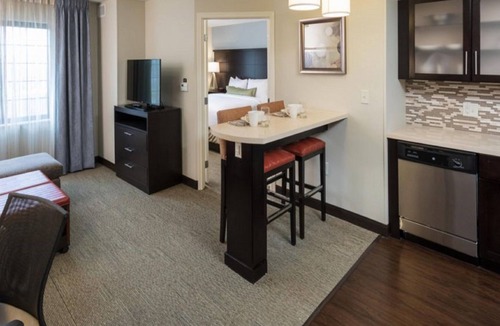 Wichita Falls Apartment | King Suite Close to Castaway Cove Water Park! Equipped Kitchen + Complimentary Breakfast