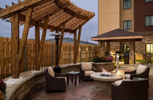 Wichita Falls Apartment | King Suite Close to Castaway Cove Water Park! Equipped Kitchen + Complimentary Breakfast