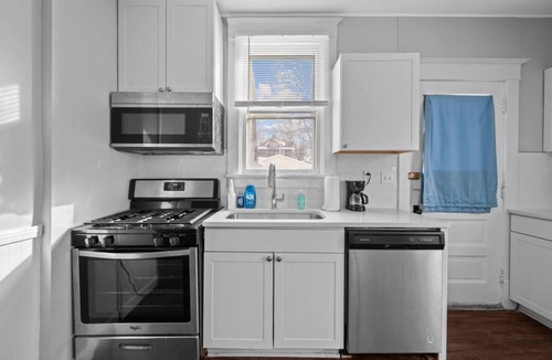 Davenport Apartment | King Suite, Firepit, bsmnt, W/D!
