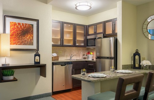 Glen Mills Condo | King Suite. Free Breakfast. Seasonal Outdoor Pool. Gym. Great for Business Travelers!