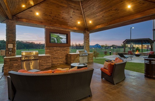 Longview Condo | King Suite. Free Breakfast. Indoor Pool. 15 Min to Maude Cobb Convention Center.