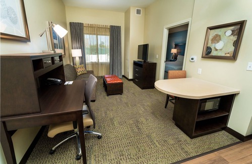 Newark Condo | King Suite. Free Breakfast. Pool. Shared BBQ. Your Next Trip!