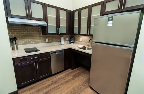 Newark Condo | King Suite. Free Breakfast. Pool. Shared BBQ. Your Next Trip!