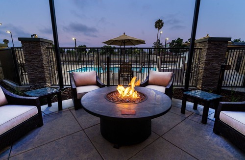 Newark Condo | King Suite. Free Breakfast. Pool. Shared BBQ. Your Next Trip!