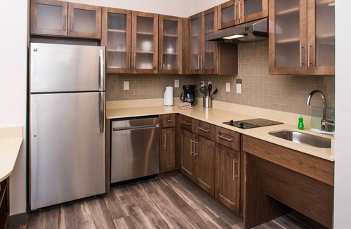 Pecos Condo | King Suite. Free Breakfast. Pool. Gym. Your Next Trip!