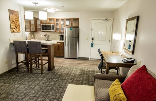 Midtown Anchorage Apartment | King Suite | Free Daily Breakfast, Pool & Hot Tub Access
