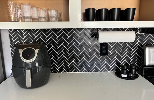 Rosenberg House | King suite- great getaway with coffeeBar-MovieRoom & lots of space at CasaTowers