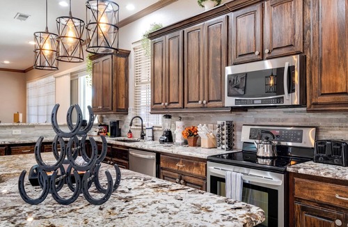 Rowlett House | King Suite House with Pool & BBQ