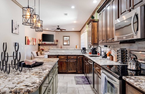 Rowlett House | King Suite House with Pool & BBQ