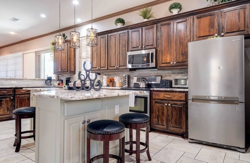 Rowlett House | King Suite House with Pool & BBQ