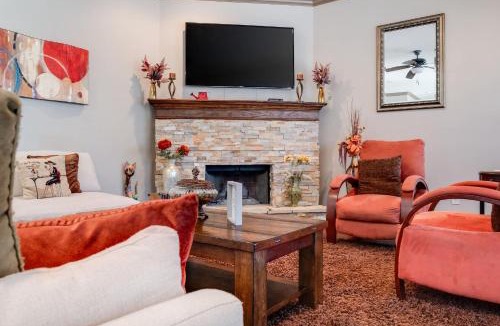Rowlett House | King Suite House with Pool Table & BBQ