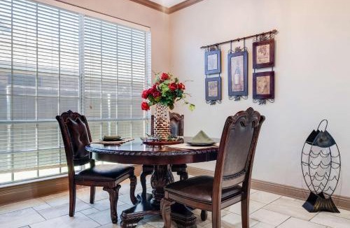 Rowlett House | King Suite House with Pool Table & BBQ