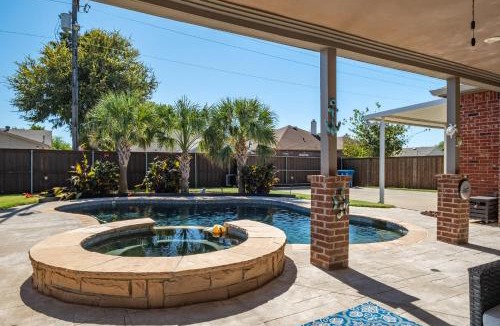 Rowlett House | King Suite House with Pool Table & BBQ