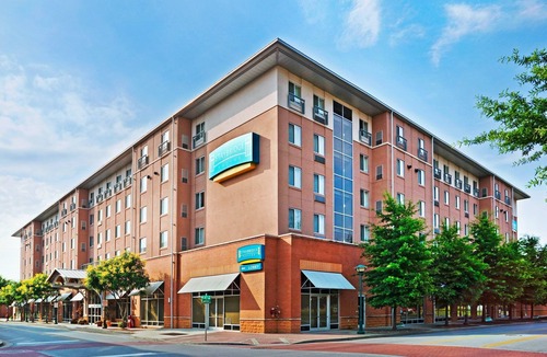 Downtown Chattanooga Condo | King Suite in Downtown Chattanooga | Free Breakfast + Hot Tub Access