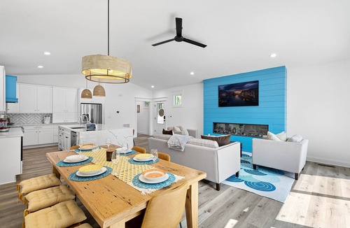 Mayhew House | King Suite, Kayaks, Lake, Luxury Magazine Featured
