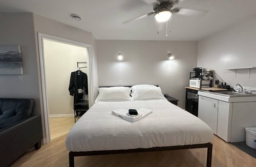 Temiskaming Shores House | King Suite - Lake Front - Private Ensuite