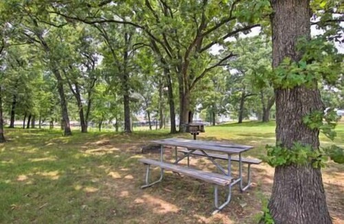 Fort Gibson House | King Suite | Lakes, Trails & Historic Fort Gibson