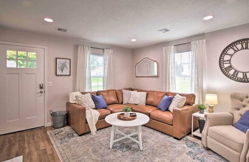 Fort Gibson House | King Suite | Lakes, Trails & Historic Fort Gibson